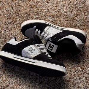 DC Shoes Court Graffik Black White Silver Metallic Skate Shoes 302083 Womens 6.5